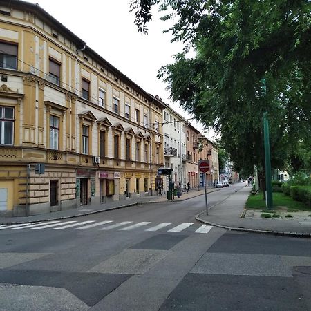 Sarahome1 Szeged Buitenkant foto