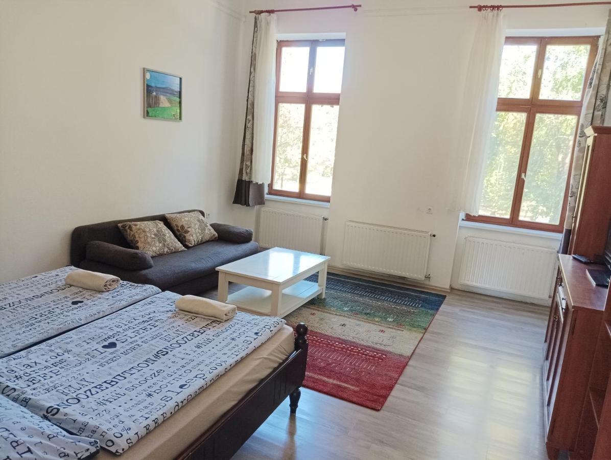 Sarahome1 Szeged Buitenkant foto