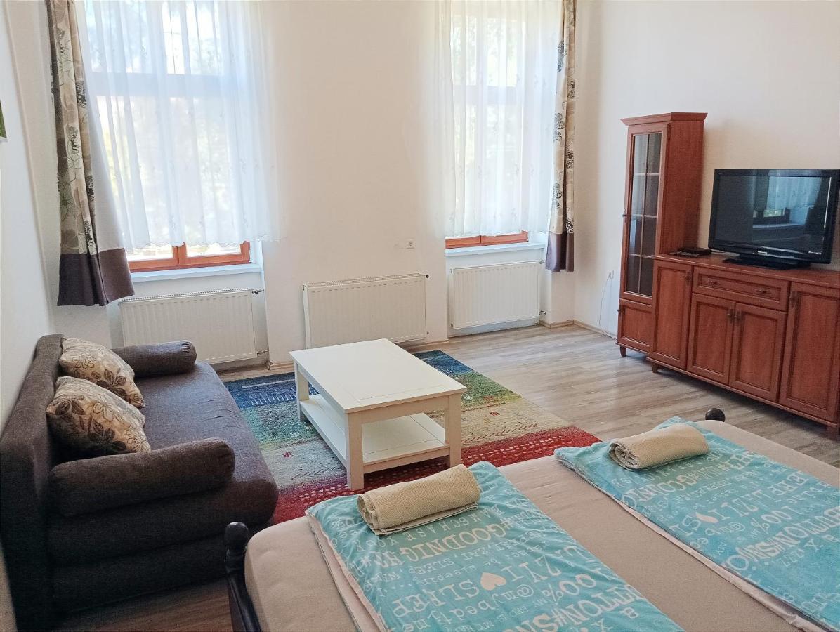 Sarahome1 Szeged Buitenkant foto