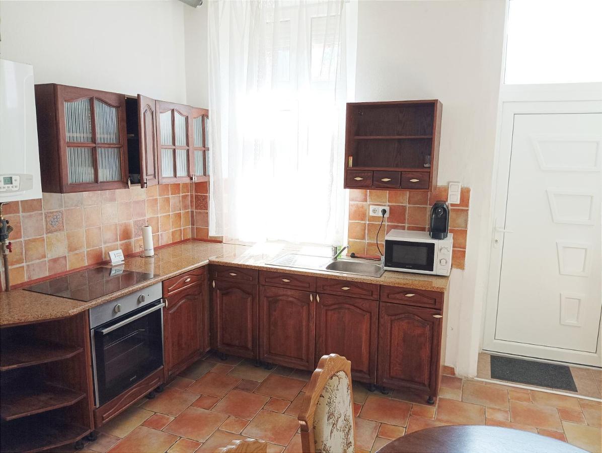 Sarahome1 Szeged Buitenkant foto