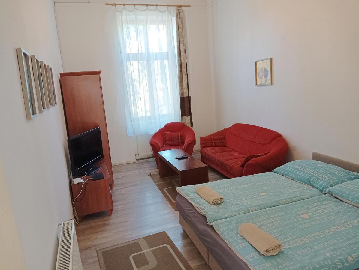 Sarahome1 Szeged Buitenkant foto