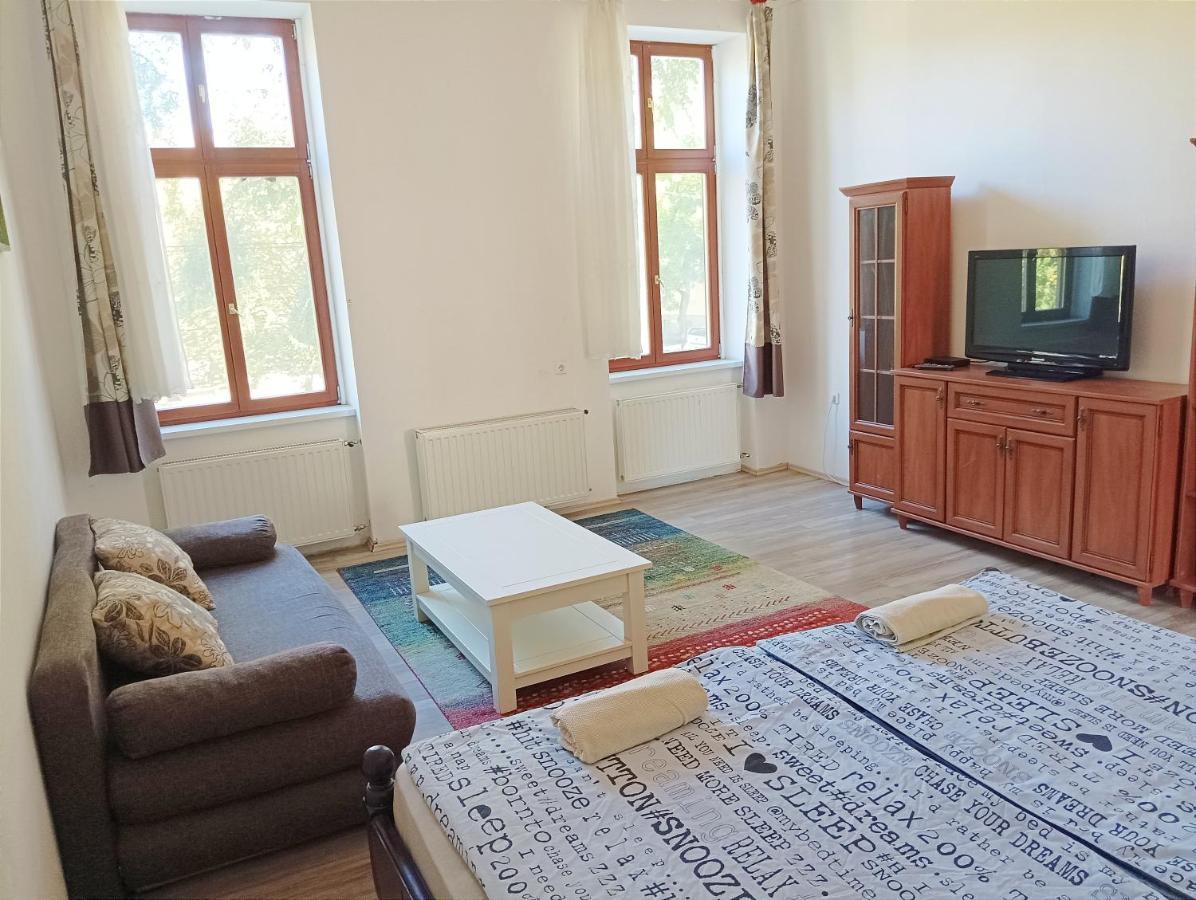 Sarahome1 Szeged Buitenkant foto