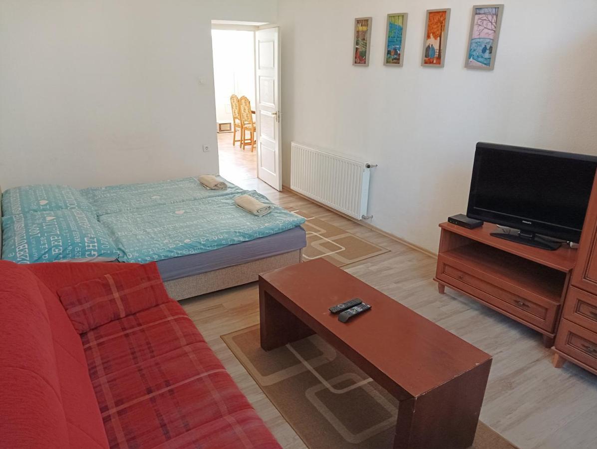 Sarahome1 Szeged Buitenkant foto
